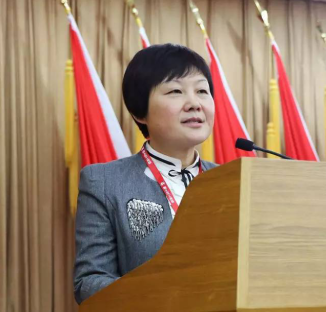 順義區(qū)工商聯(lián)黨組書記、順義區(qū)常務(wù)副主席單曉梅做工作報(bào)告