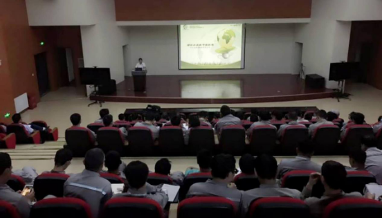 仟億達集團王總進行培訓(xùn) 仟億達集團王總進行培訓(xùn)